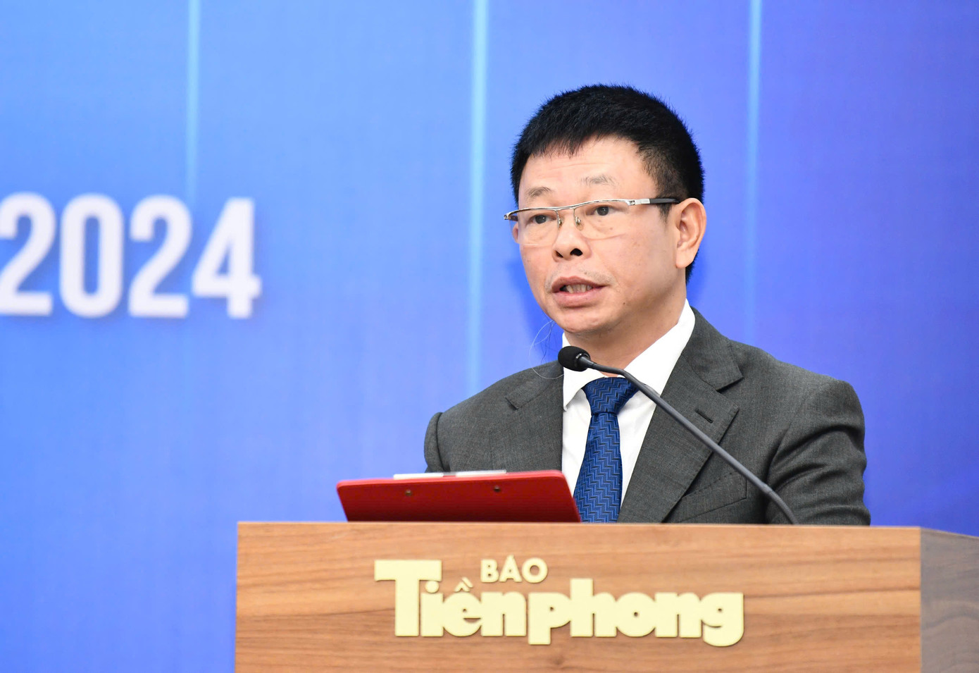 Ảnh: Trọng Tài Ảnh: Trọng Tài