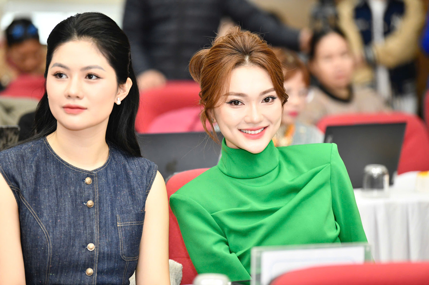 Các khách mời, người đẹp đến dự buổi họp báo công bố 19 đề cử Giải thưởng Gương mặt trẻ Việt Nam tiêu biểu năm 2024. Các khách mời, người đẹp đến dự buổi họp báo công bố 19 đề cử Giải thưởng Gương mặt trẻ Việt Nam tiêu biểu năm 2024.