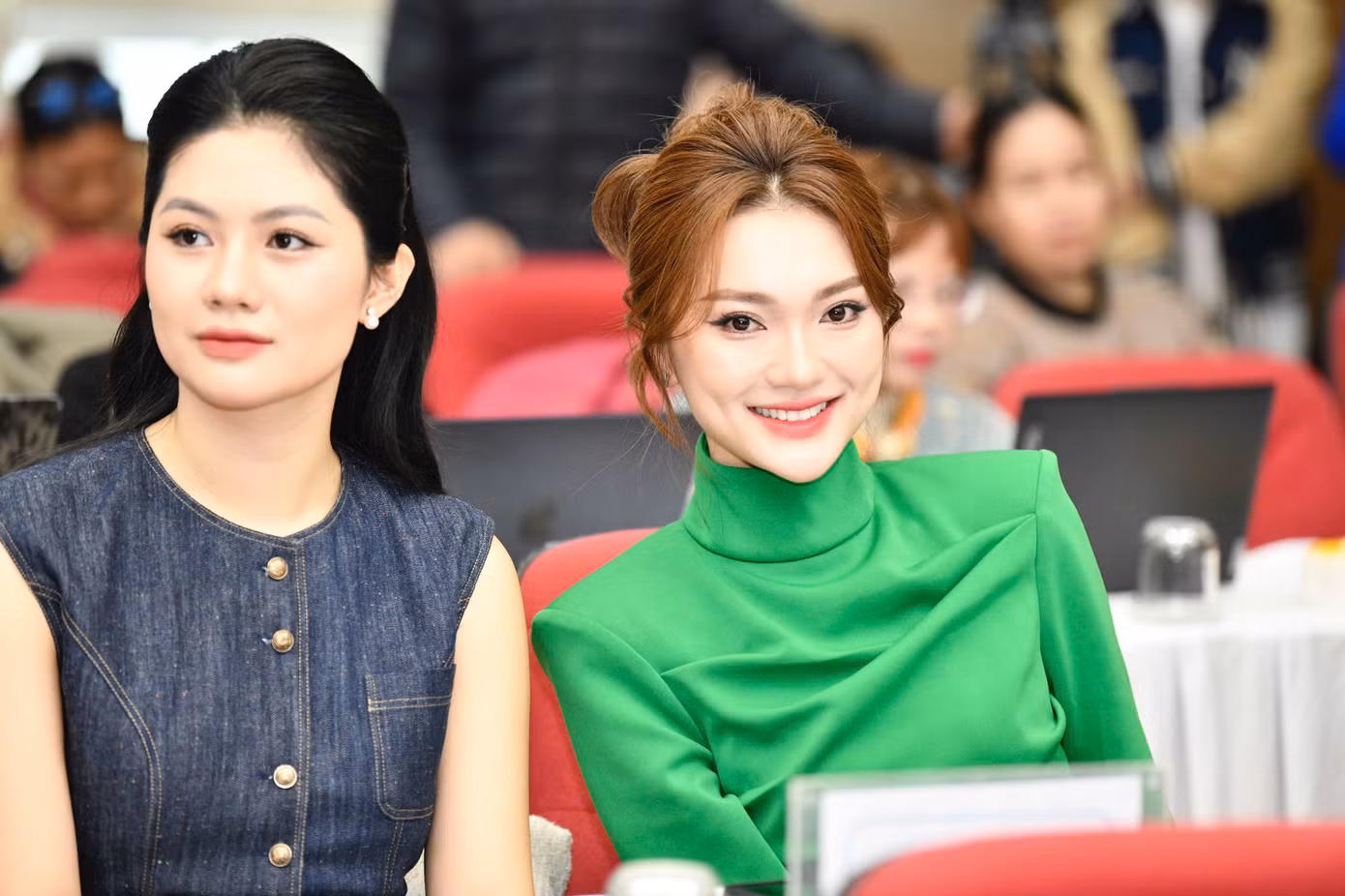 Các khách mời, người đẹp đến dự buổi họp báo công bố 19 đề cử Giải thưởng Gương mặt trẻ Việt Nam tiêu biểu năm 2024.