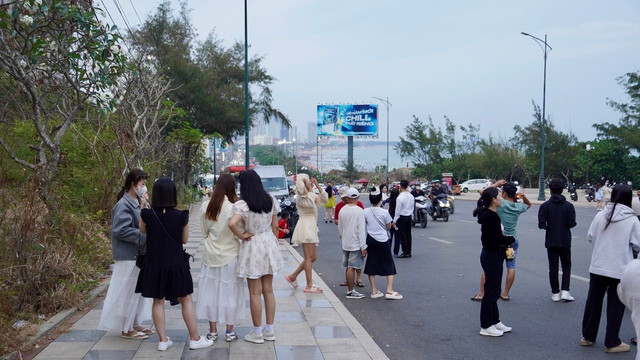 Con dốc này đang hút khách chụp ảnh, quay video. Con dốc này đang hút khách chụp ảnh, quay video.