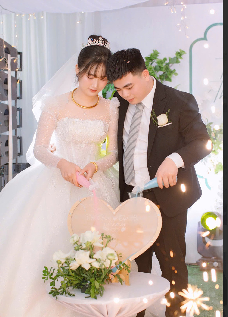 Hà hạnh phúc khi lấy chồng gần nhà. Hà hạnh phúc khi lấy chồng gần nhà.