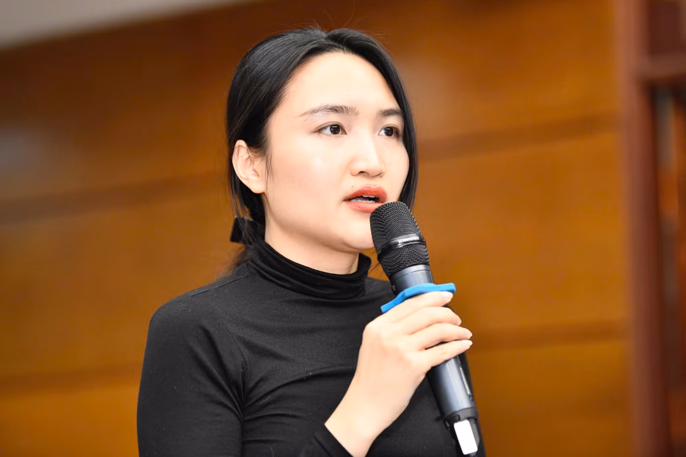 Phóng viên Mai Châm từ Báo Dân Trí