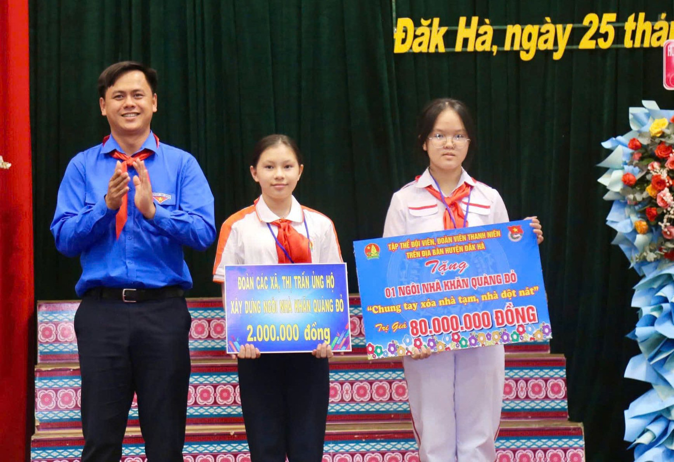 Hội đồng Đội huyện Đăk Hà trao tặng 1 ngôi nhà "Khăn quàng đỏ". Hội đồng Đội huyện Đăk Hà trao tặng 1 ngôi nhà "Khăn quàng đỏ".