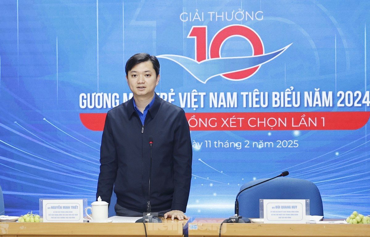 Anh Nguyễn Minh Triết phát biểu tại phiên họp Hội đồng lần 1. Anh Nguyễn Minh Triết phát biểu tại phiên họp Hội đồng lần 1.