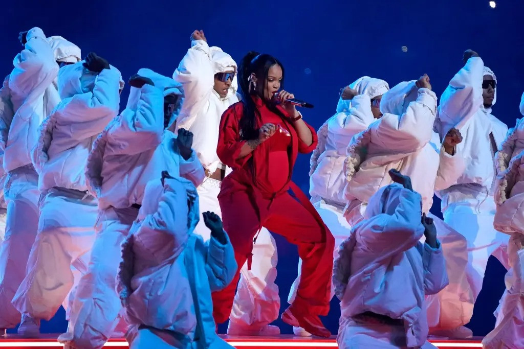 Rihanna bị khiếu nại vì biểu diễn gợi dục tại Super Bowl 2023. Ảnh: Getty Images.