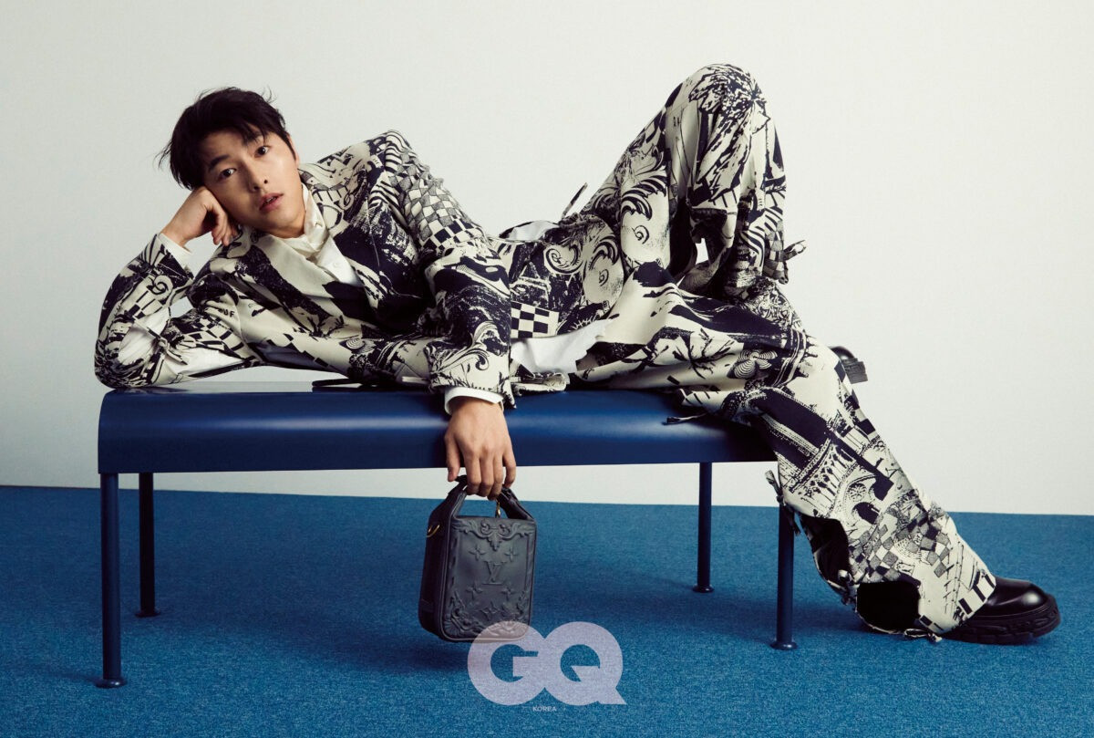 Song Joong Ki là gương mặt trang bìa của GQ Korea số tháng 3/2023.