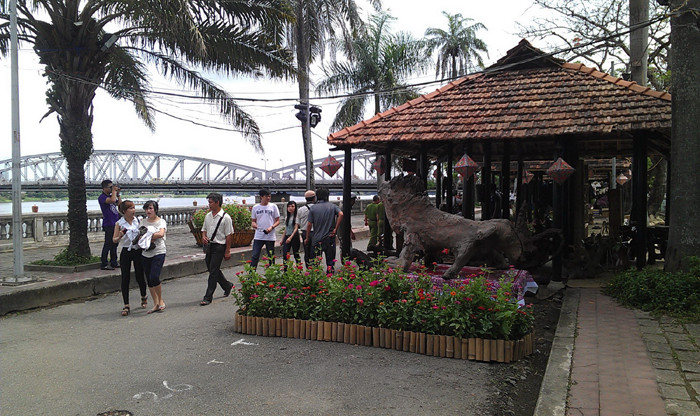 Phố đi bộ Nguyễn Đình Chiểu - không gian tôn vinh nghề Việt - tấp nập khách tham quan trước giờ Festiavl Nghề khai mạc