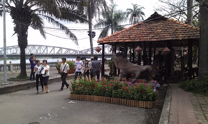 Phố đi bộ Nguyễn Đình Chiểu - không gian tôn vinh nghề Việt - tấp nập khách tham quan trước giờ Festiavl Nghề khai mạc