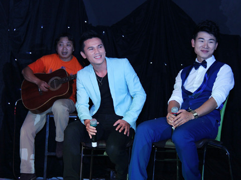 Anh Tú và Việt Tú song ca trên sân khấu