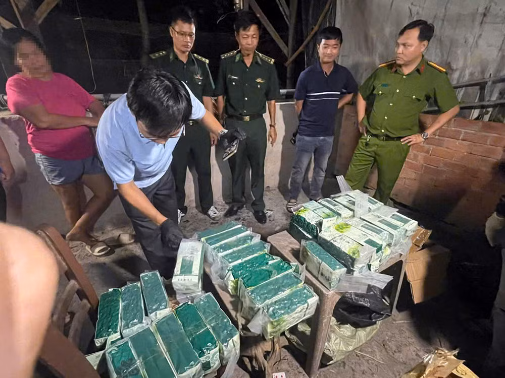 Ma túy giấu trong các gói hàng hóa.