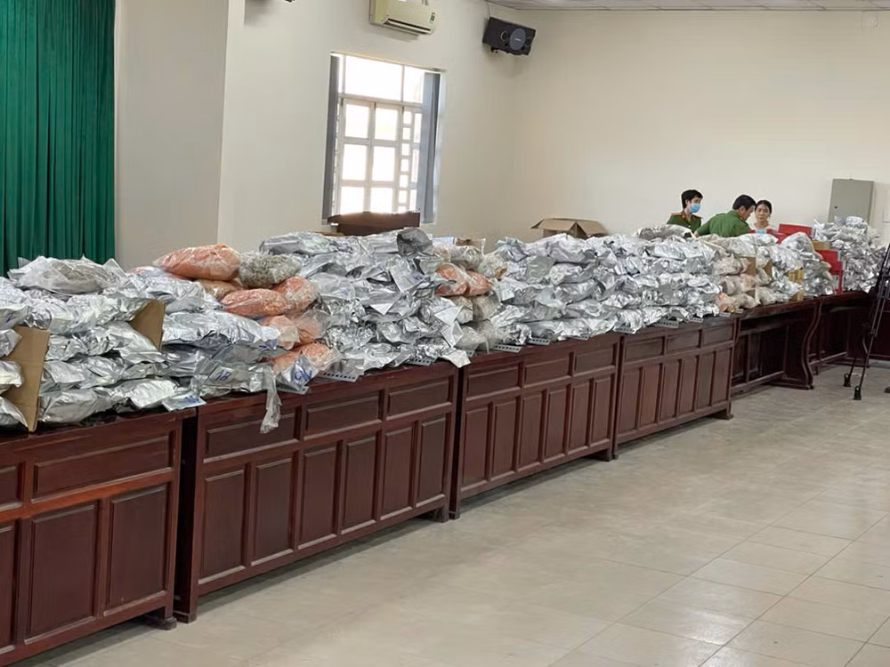 Số lượng lớn ma túy thu giữ trong các đường dây mua bán, vận chuyển.