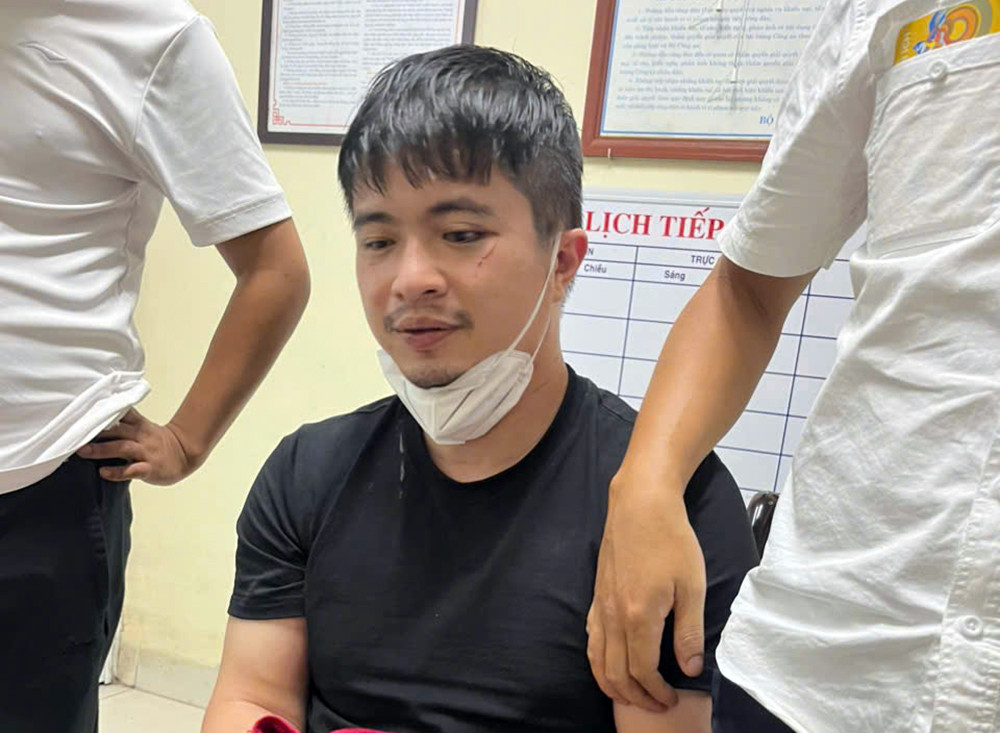 Hình ảnh Phó Đức Nam bị cơ quan điều tra bắt giữ.