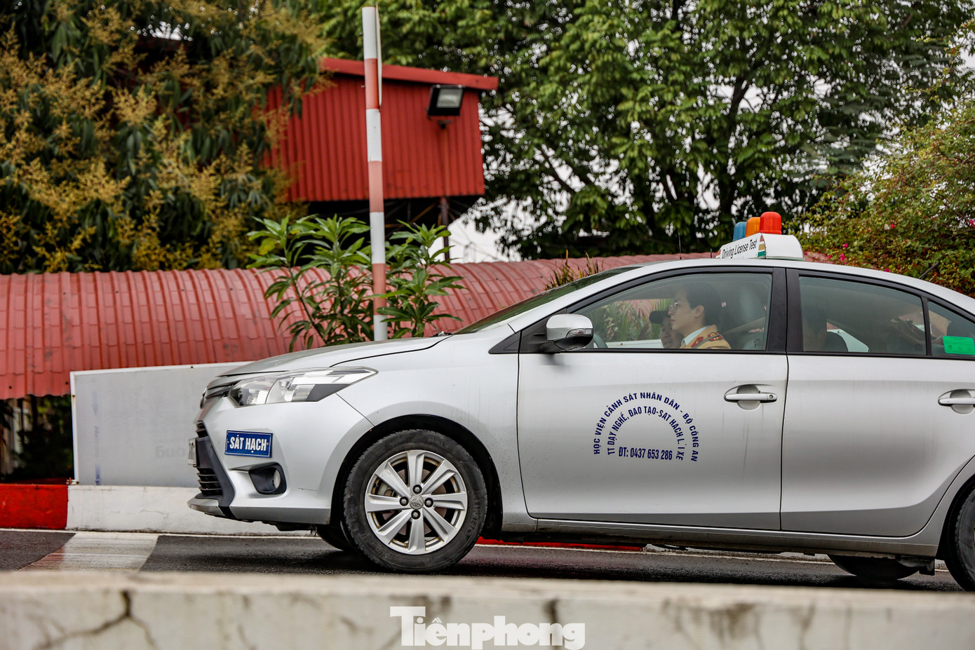 Phần thực hành trên sân được các học viên thực hiện một cách tỉ mỉ.