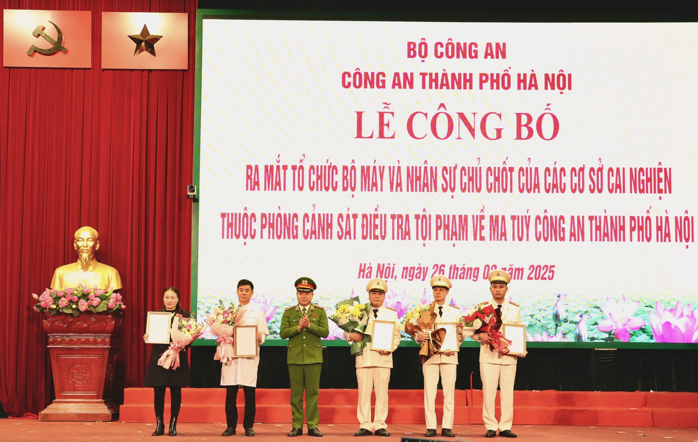 Chỉ huy, cán bộ cơ sở cai nghiện.