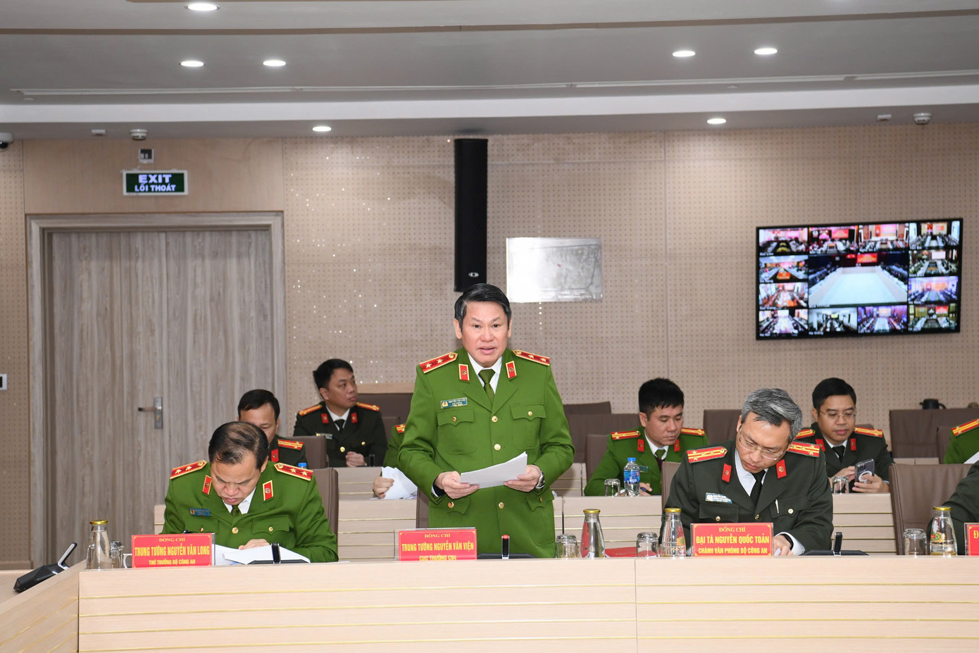 Trung tướng Nguyễn Văn Viện, Cục trưởng Cục Cảnh sát điều tra tội phạm về ma túy báo cáo tại Hội nghị.
