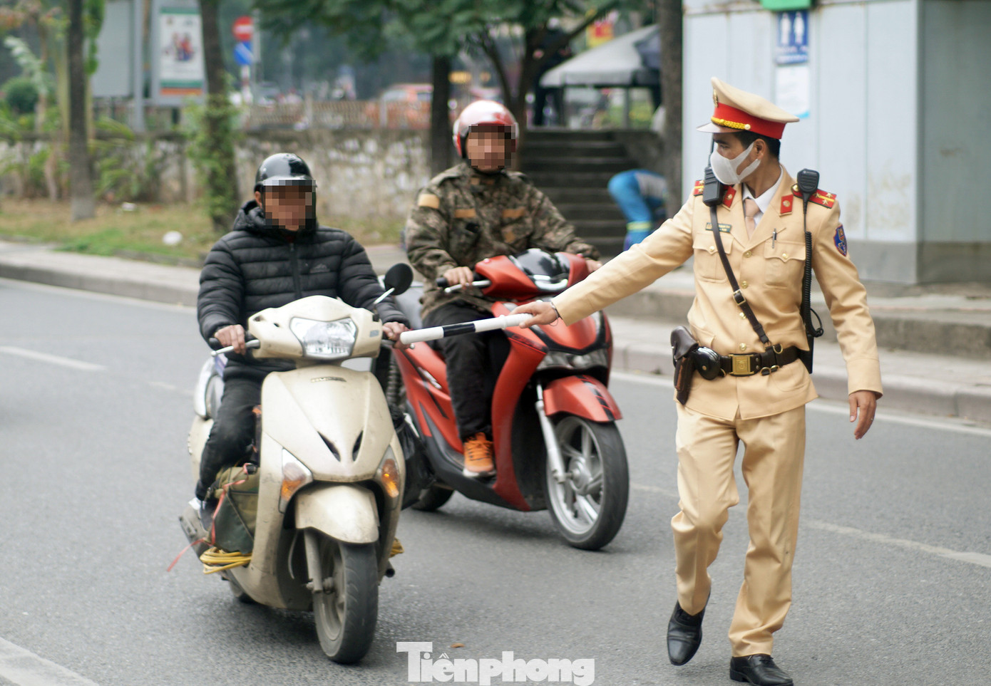 Lực lượng CSGT làm nhiệm vụ.