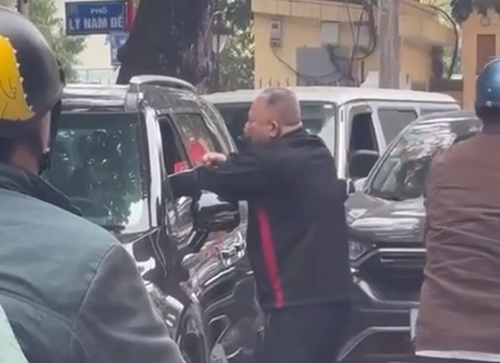 Hình ảnh cắt từ clip. Hình ảnh cắt từ clip.