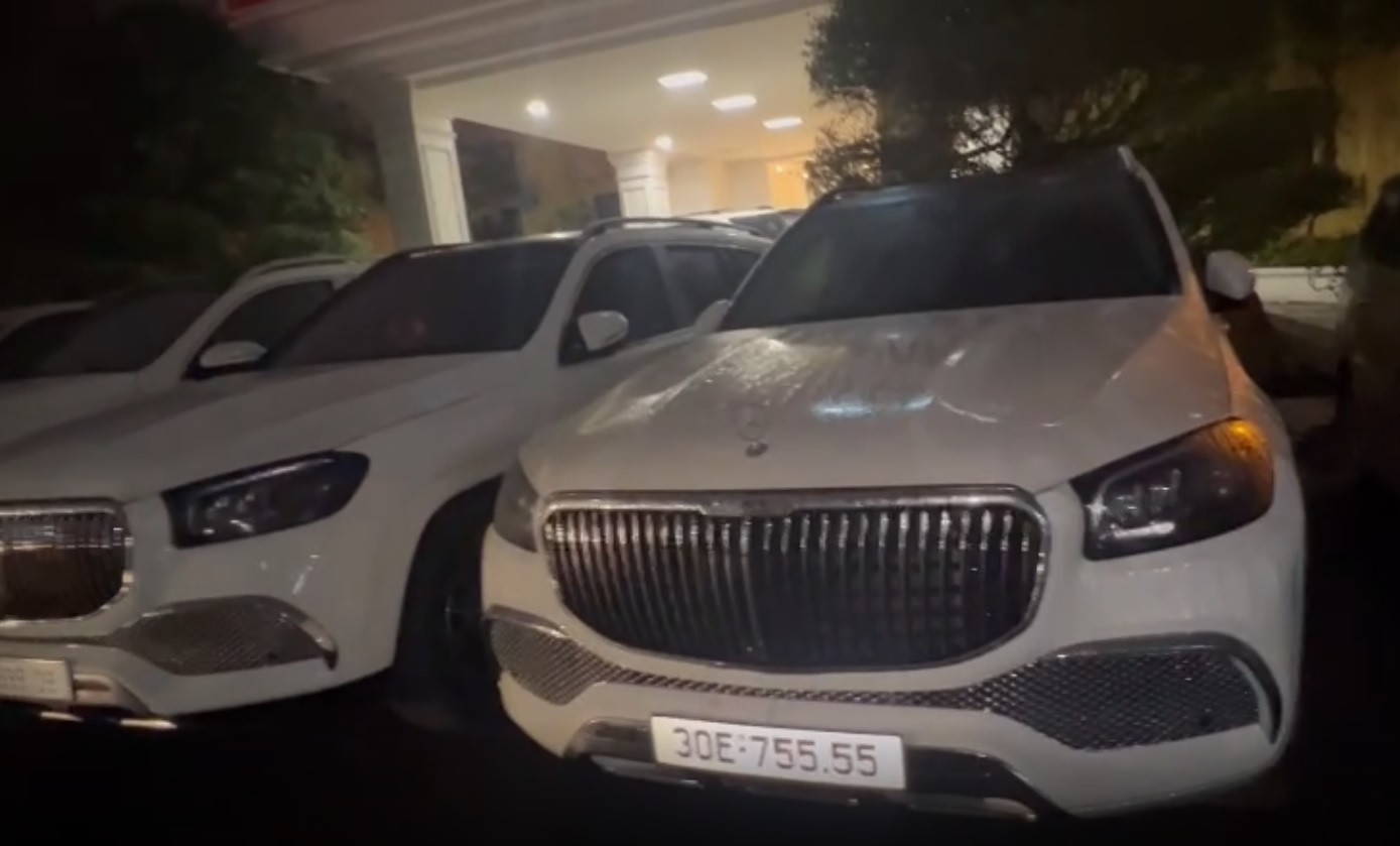 Nhiều xe sang trong đường dây lừa đảo bị thu giữ.