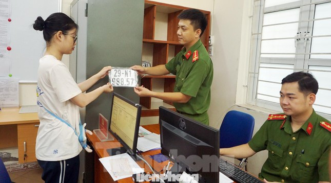 Người dân có thể đến trụ sở công an cấp xã hoặc Phòng CSGT Công an các tỉnh thành phố làm thủ tục.