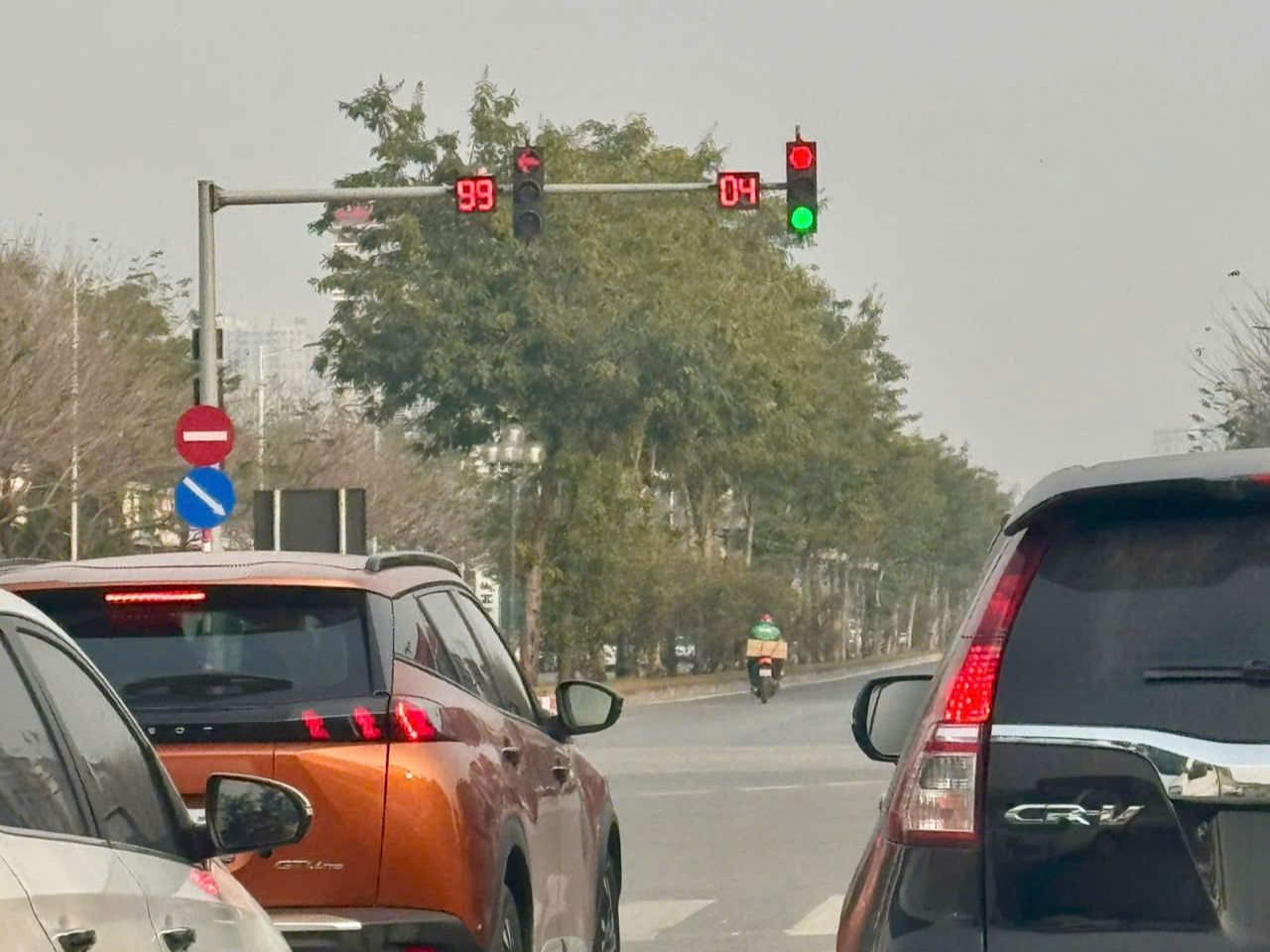 Khi phát hiện những sự cố, bất cập trong tổ chức giao thông thì người dân cần phản ánh ngay để cơ quan chức năng kiểm tra, xử lý.