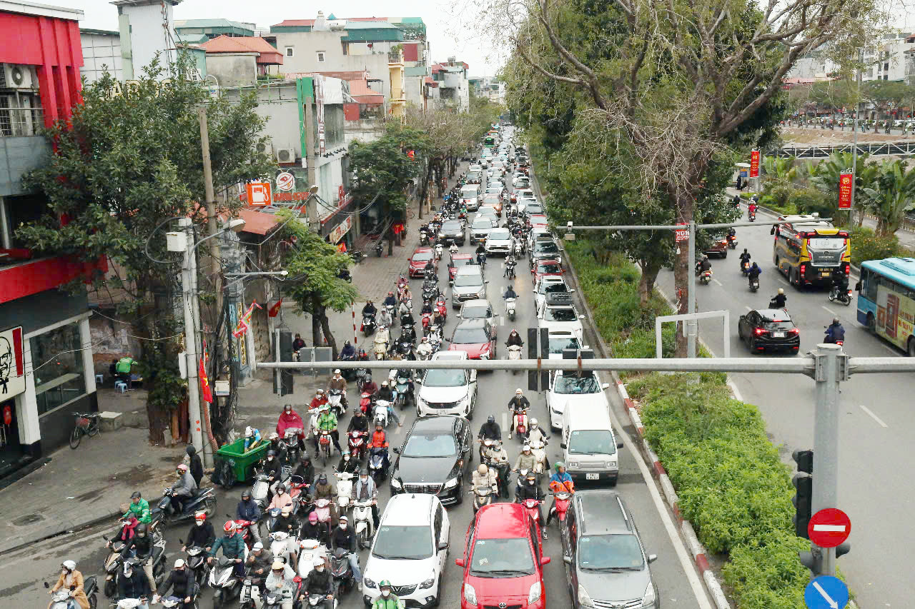 Một số tuyến đường ùn nhẹ tại nút giao thông có đèn tín hiệu.