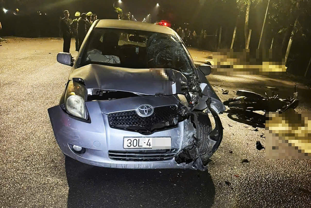 Hình ảnh ô tô sau vụ tai nạn. Hình ảnh ô tô sau vụ tai nạn.