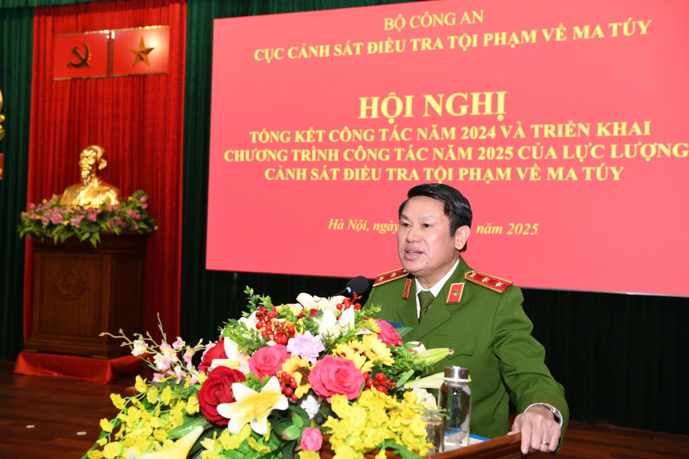 Trung tướng Nguyễn Văn Viện – Cục trưởng Cục Cảnh sát điều tra tội phạm về ma túy. Trung tướng Nguyễn Văn Viện – Cục trưởng Cục Cảnh sát điều tra tội phạm về ma túy.