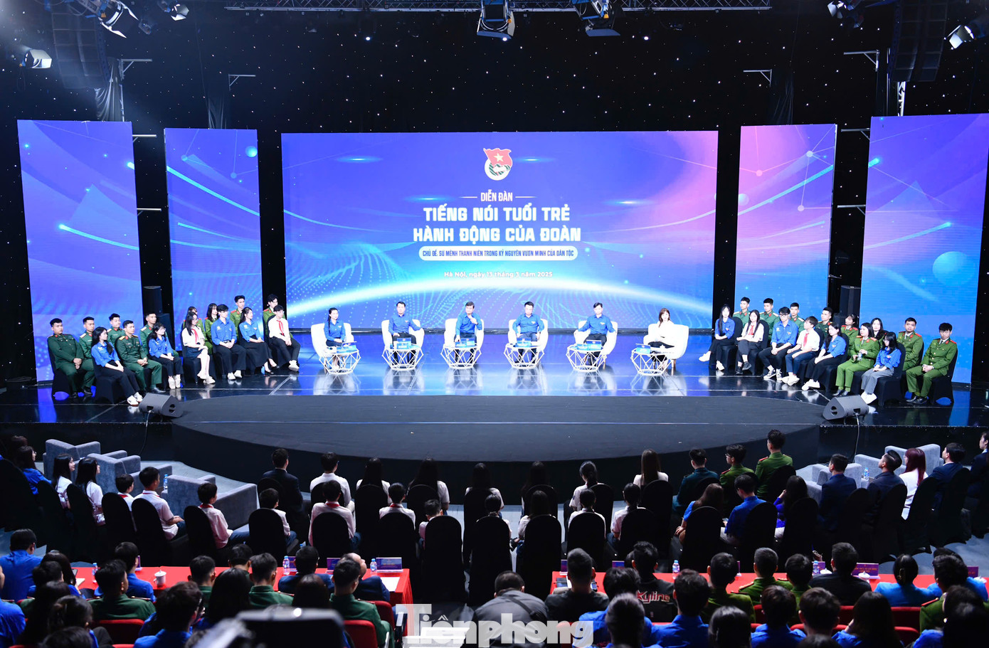 Toàn cảnh diễn đàn "Tiếng nói tuổi trẻ - Hành động của Đoàn". Toàn cảnh diễn đàn "Tiếng nói tuổi trẻ - Hành động của Đoàn".