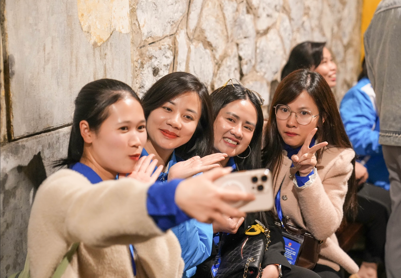 "Lửa Thanh xuân" hôm nay sẽ tiếp tục rực cháy, soi sáng con đường của những thanh niên Việt Nam đang không ngừng học tập, rèn luyện và cống hiến cho quê hương, đất nước. Ảnh: Châu Linh