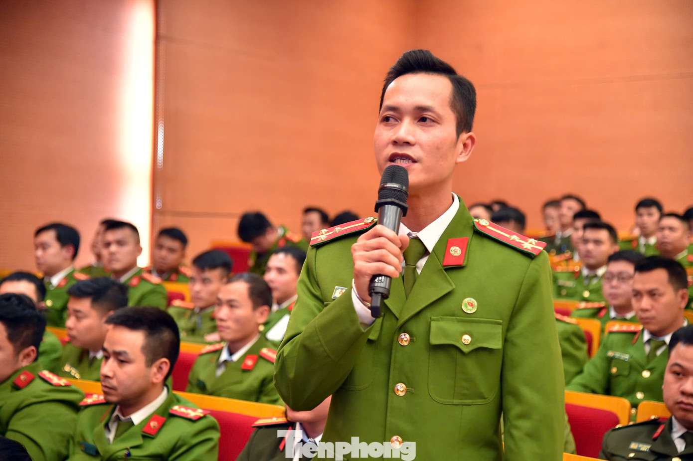 Cán bộ, đoàn viên, thanh niên Công an Thủ đô đề xuất, kiến nghị tại tọa đàm. Cán bộ, đoàn viên, thanh niên Công an Thủ đô đề xuất, kiến nghị tại tọa đàm.