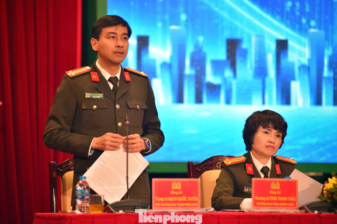 Trung tá Bạch Quốc Tuyên - Phó Trưởng Ban Thanh niên Công an Nhân dân chia sẻ tại tọa đàm. Trung tá Bạch Quốc Tuyên - Phó Trưởng Ban Thanh niên Công an Nhân dân chia sẻ tại tọa đàm.