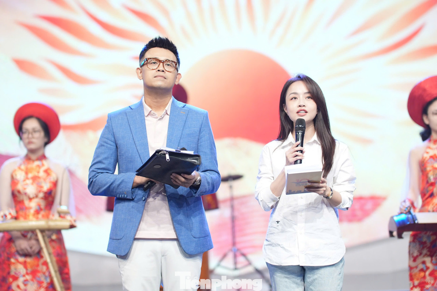 Hai MC Đức Bảo và Thanh Hằng sẽ đảm nhận vai trò dẫn chương trình cho Lễ trao giải Gương mặt trẻ Việt Nam tiêu biểu năm 2024. Lễ trao giải tối nay sẽ có sự góp mặt của các nhân vật nổi tiếng như ca sĩ Phương Mỹ Chi, Hoa hậu Quốc tế 2024 Huỳnh Thị Thanh Thủy, rapper Double2T...