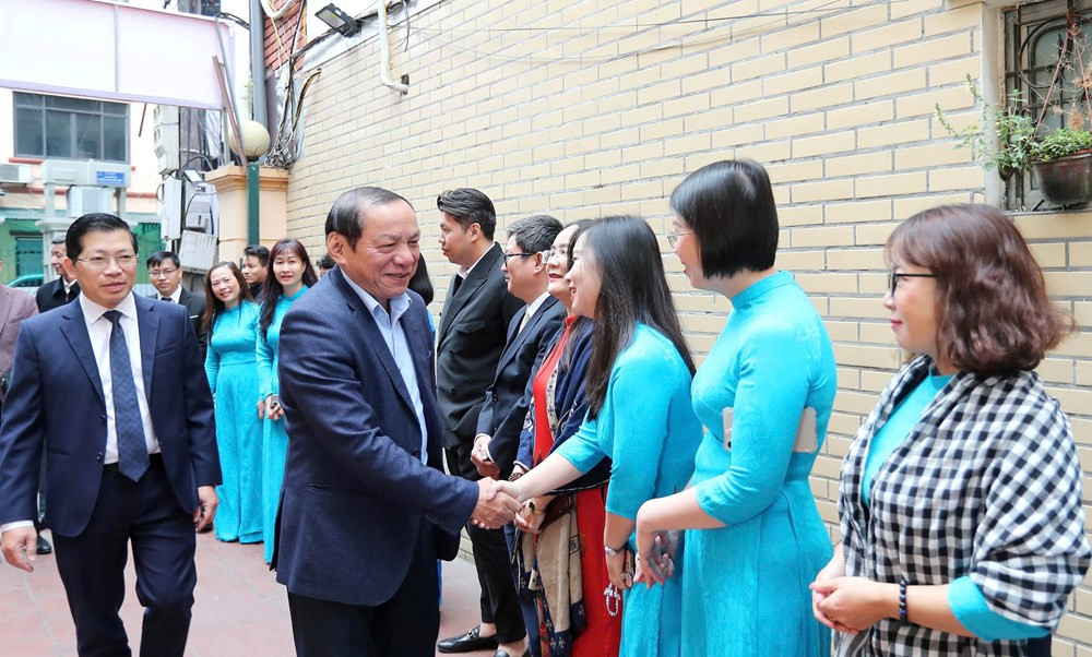 Bộ trưởng Nguyễn Văn Hùng thăm và làm việc với Cục Báo chí.