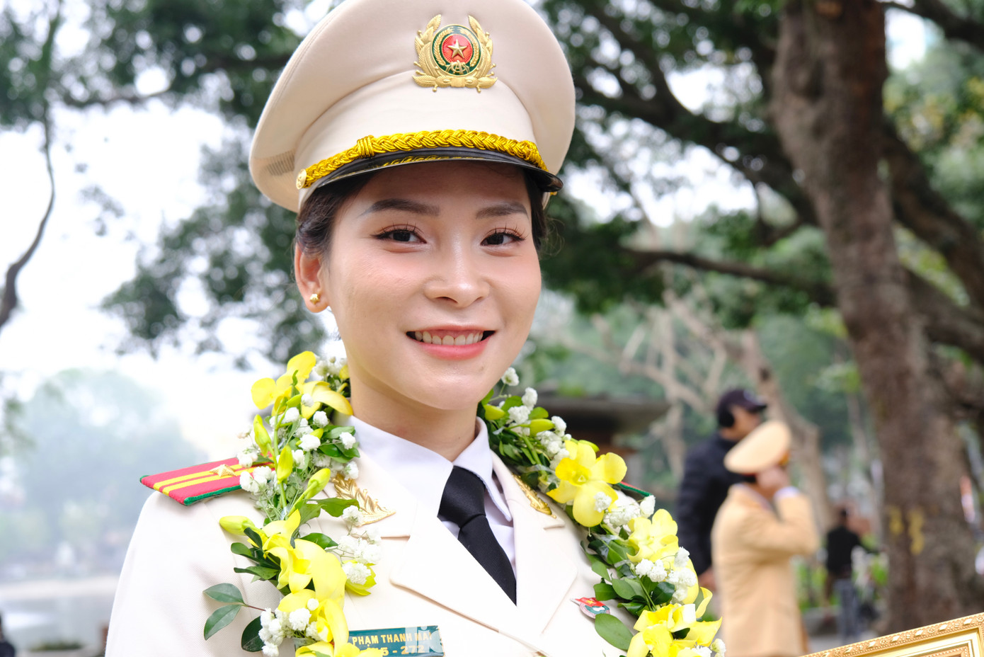 Chị là Thiếu tá Phạm Thanh Mai - nữ cán bộ duy nhất trong Top 10 Gương mặt trẻ Công an Thủ đô tiêu biểu xuất sắc được vinh danh. Ảnh: Châu Linh Chị là Thiếu tá Phạm Thanh Mai - nữ cán bộ duy nhất trong Top 10 Gương mặt trẻ Công an Thủ đô tiêu biểu xuất sắc được vinh danh. Ảnh: Châu Linh