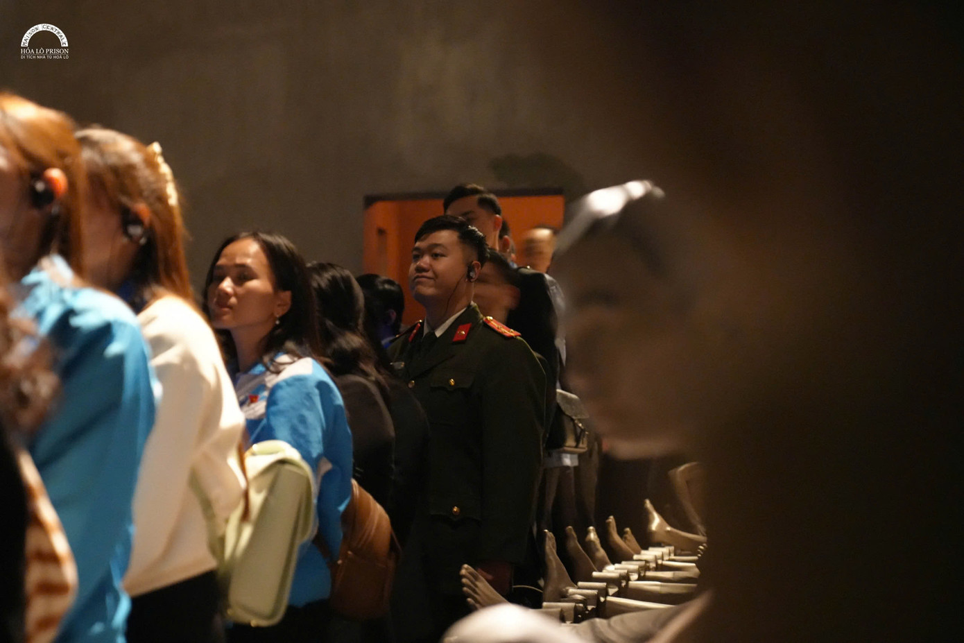 Trải nghiệm thực tế tại Hỏa Lò giúp các đại biểu cảm nhận rõ hơn những khó khăn, gian khổ mà các chiến sĩ cách mạng đã trải qua. Đây là bài học sinh động về tinh thần hy sinh, lòng kiên định và trách nhiệm của tuổi trẻ đối với đất nước.