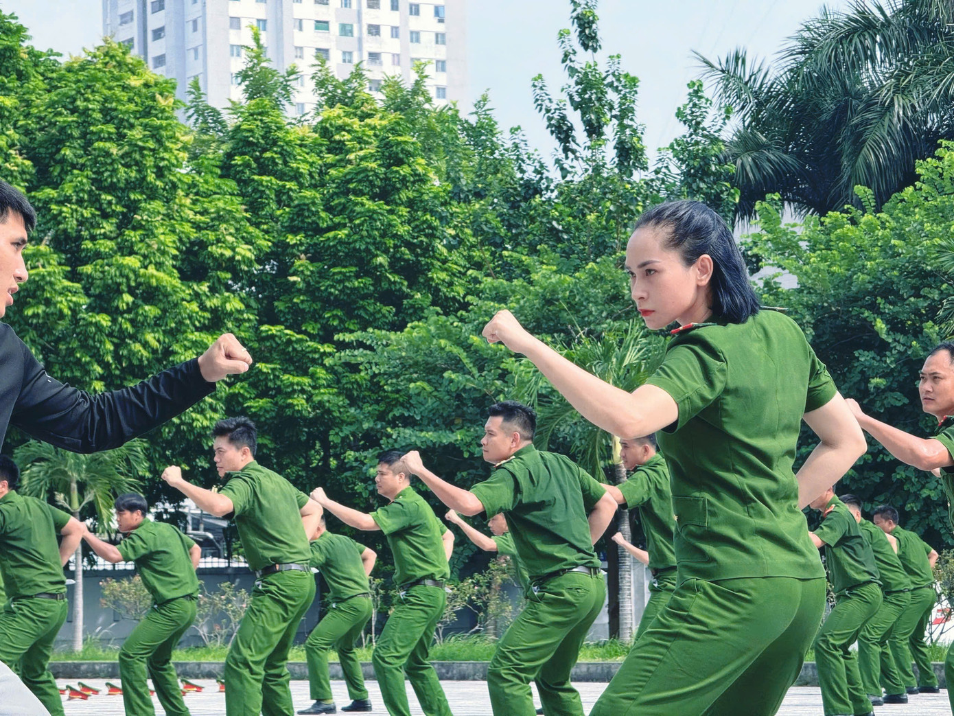 Thiếu tá Phạm Thanh Mai trong lúc tập luyện. Thiếu tá Phạm Thanh Mai trong lúc tập luyện.