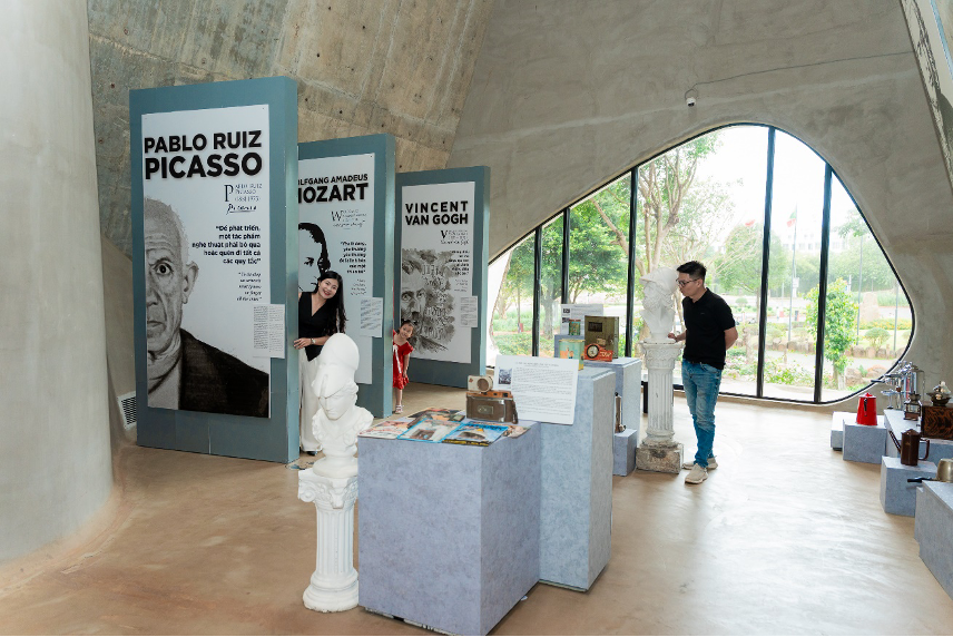 Cư dân tại khu đô thị Thành phố Cà phê được hưởng đặc quyền tự do tham quan và tham gia các hoạt động, triển lãm được tổ chức thường xuyên tại Bảo tàng Thế giới Cà phê, một công trình tiện ích nội khu và là điểm đến du lịch nổi tiếng tại Tp. Buôn Ma Thuột.