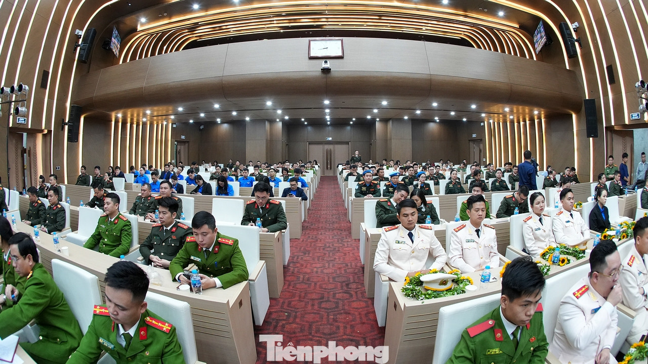 Toàn cảnh buổi đối thoại. Toàn cảnh buổi đối thoại.