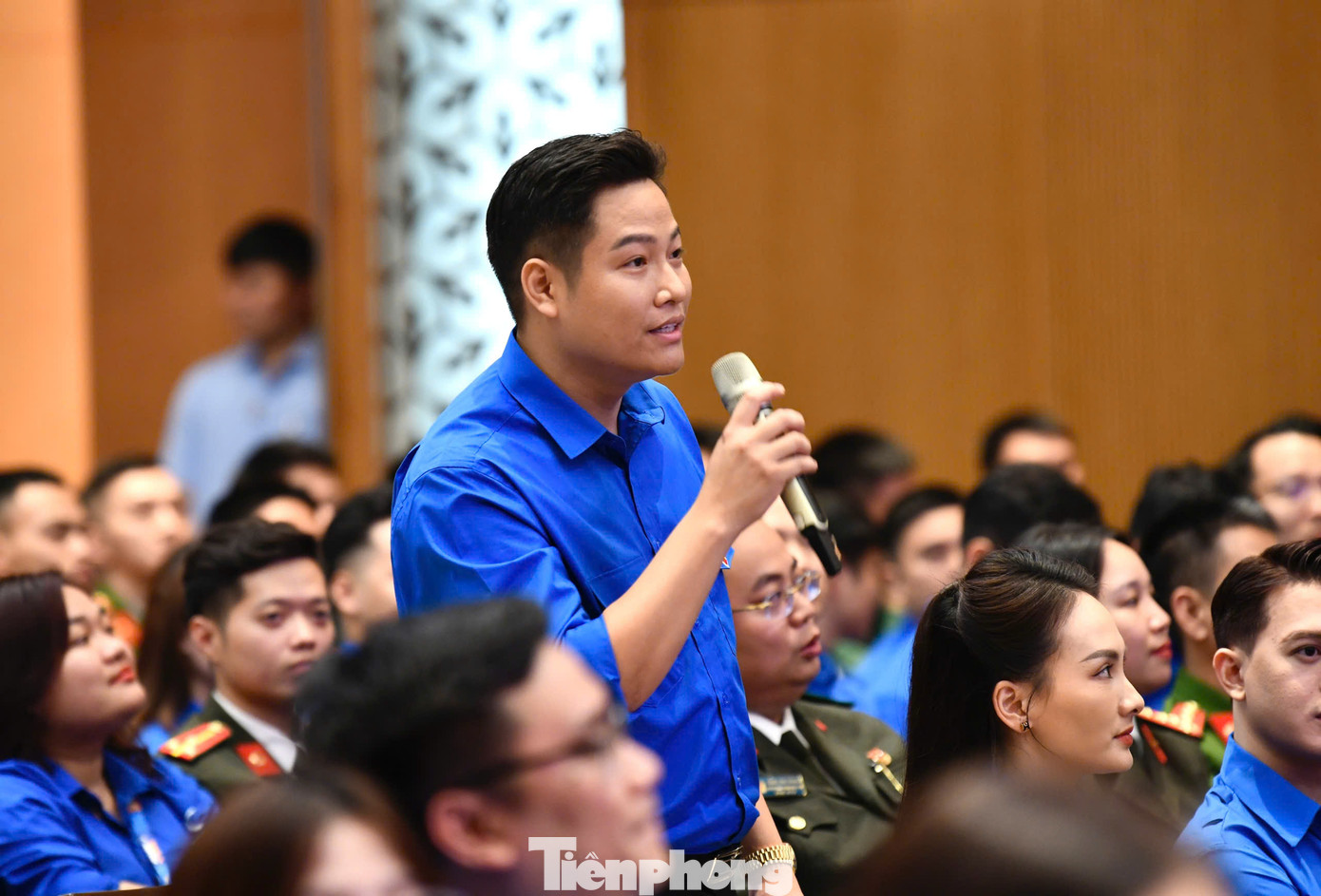 Anh Bùi Thế Quyền - Chủ tịch Câu lạc bộ Xúc tiến thương mại trên nền tảng số (EPC) đặt câu hỏi tại chương trình.