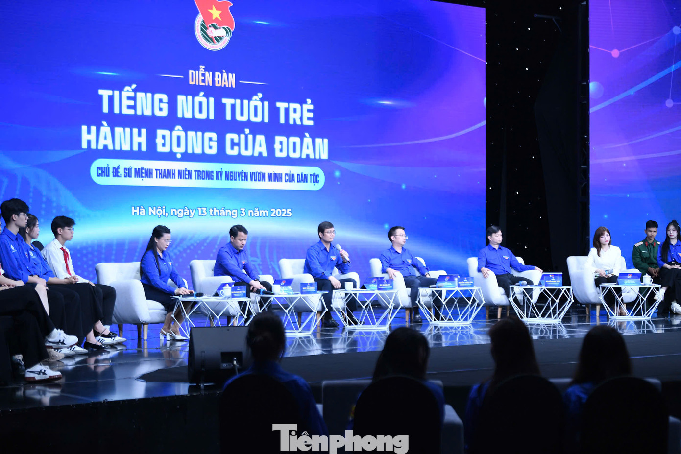 Toàn cảnh diễn đàn "Tiếng nói tuổi trẻ - Hành động của Đoàn". Toàn cảnh diễn đàn "Tiếng nói tuổi trẻ - Hành động của Đoàn".