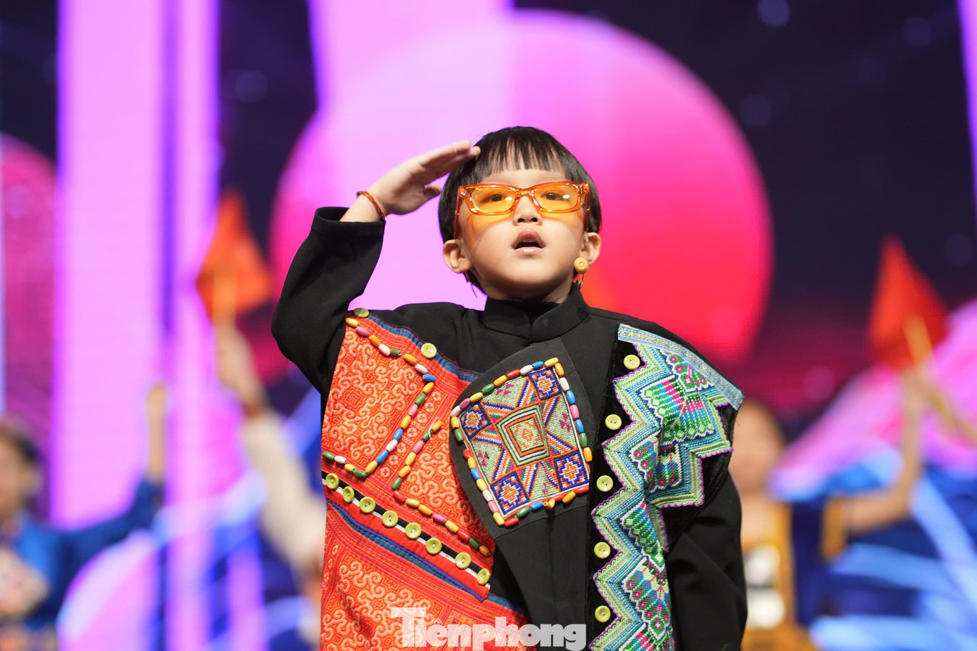 Rapper nhí Xệ Xệ - em bé "chất" 7 tuổi cũng sẽ xuất hiện trong Lễ tuyên dương tối nay.