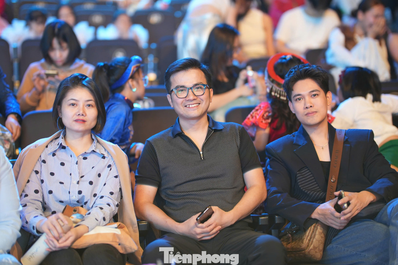 Với sự góp mặt của GS. Trần Xuân Bách - Gương mặt trẻ Việt Nam tiêu biểu năm 2016 hứa hẹn sẽ có phần giao lưu thú vị cùng các gương mặt trẻ năm 2024. Anh cũng là gương mặt nổi bật trong lĩnh vực nghiên cứu khoa học, là giáo sư trẻ nhất có nhiều công trình nghiên cứu trong lĩnh vực Y tế dự phòng, vừa nhận giải thưởng Lãnh đạo Đổi mới Y tế toàn cầu 2025.