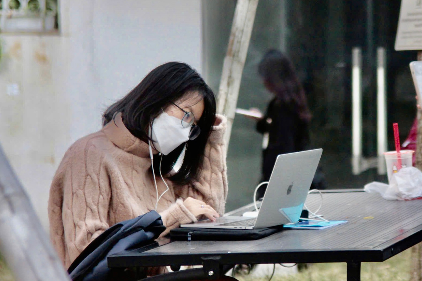 Theo báo cáo 6 tháng cuối năm 2024 của Tổng cục Thống kê, tỉ lệ thất nghiệp của thanh niên (từ 15-24 tuổi) quý IV/2024 là 7,96%, tăng 0,23 điểm phần trăm so với quý trước và tăng 0,34 điểm phần trăm so với cùng kỳ năm trước. Theo báo cáo 6 tháng cuối năm 2024 của Tổng cục Thống kê, tỉ lệ thất nghiệp của thanh niên (từ 15-24 tuổi) quý IV/2024 là 7,96%, tăng 0,23 điểm phần trăm so với quý trước và tăng 0,34 điểm phần trăm so với cùng kỳ năm trước.