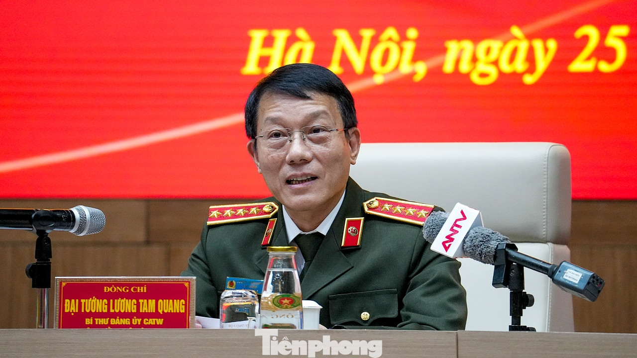 Bộ trưởng Lương Tam Quang chia sẻ tại buổi đối thoại. Bộ trưởng Lương Tam Quang chia sẻ tại buổi đối thoại.