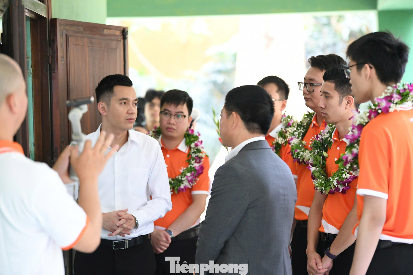 Đoàn đại biểu thăm khu di tích lịch sử đặc biệt Nhà 67 - nơi điều trị và cũng là nơi những nhịp cuối cùng của một trái tim vĩ đại - Chủ tịch Hồ Chí Minh ngừng đập.