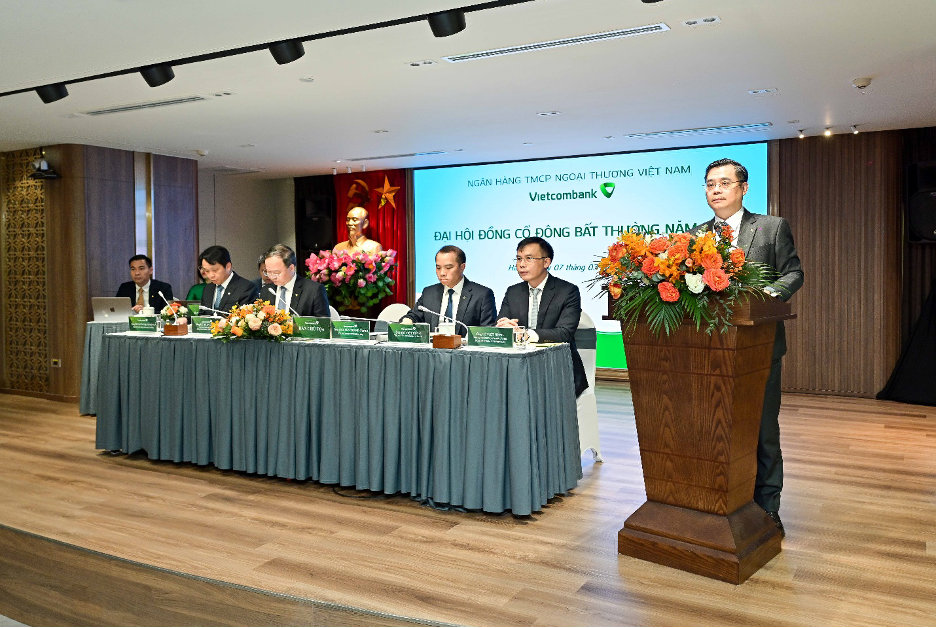 Ông Nguyễn Thanh Tùng - Chủ tịch HĐQT Vietcombank phát biểu khai mạc và thông tin về 02 nội dung sẽ được quyết nghị tại Đại hội.