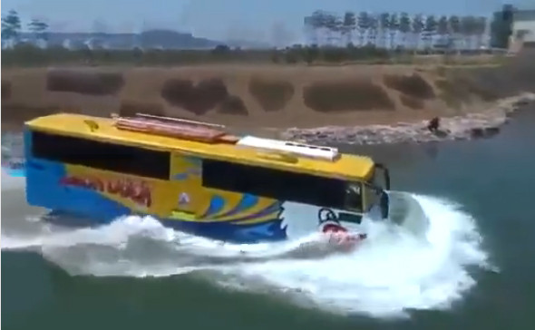 10 video ‘hot’: Cô gái bị giật túi xách khi vừa ra khỏi thang máy ảnh 4