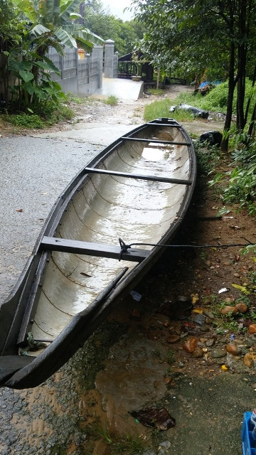 “Bỏ của chạy lấy người” vì tin đồn vỡ đập ảnh 2