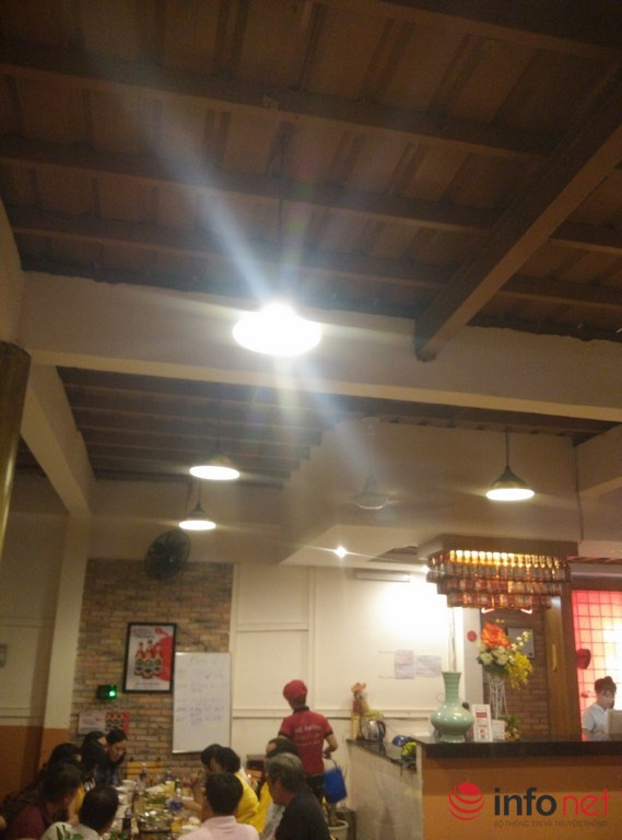 Ăn nồi lẩu cua thấy nguyên một con chuột chết ảnh 3