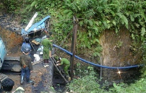 200 người chạy đua cứu hộ vụ sập hầm lò ở Hòa Bình ảnh 1